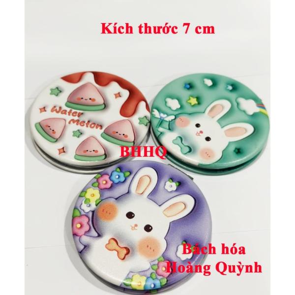 Gương trang điểm mini 2 mặt kiếng phóng to bọc da họa tiết xinh xắn.(mẫu ngẫu nhiên)