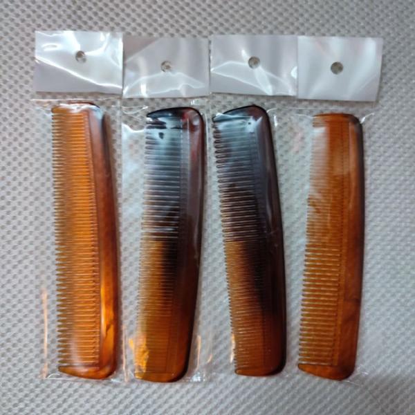 1 cây lược chải tóc bỏ túi (ví) nhựa trong