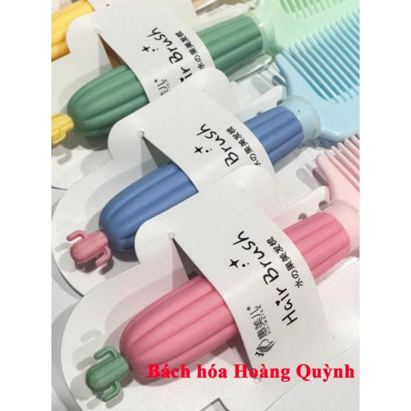 Lược chải tóc nhựa cán cầm họa tiết hoa xinh xắn , lược nhựa chải tóc màu sắc ngẫu nhiên