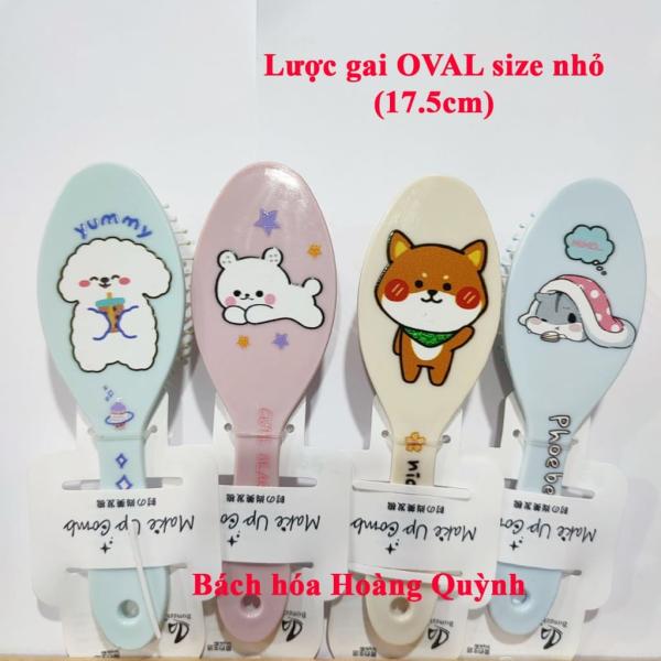 Lược gai gỡ rối tóc, tạo kiểu tóc, massage da đầu loại OVAL cán nhựa,size nHỎ, họa tiết ngẫu nhiên