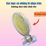 Lược gai gỡ rối tóc, tạo kiểu tóc, massage da đầu loại OVAL cán gỗ xinh xắn.
