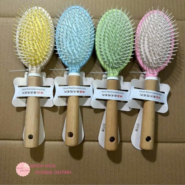 Lược gai gỡ rối tóc, tạo kiểu tóc, massage da đầu loại OVAL cán gỗ xinh xắn.