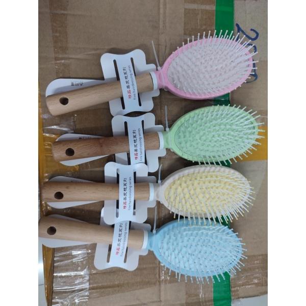 Lược gai gỡ rối tóc, tạo kiểu tóc, massage da đầu loại OVAL cán gỗ xinh xắn.