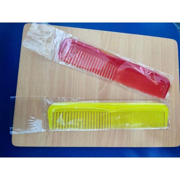 Lược nhựa chải tóc nhiều màu Vĩnh Phước loại thẳng.