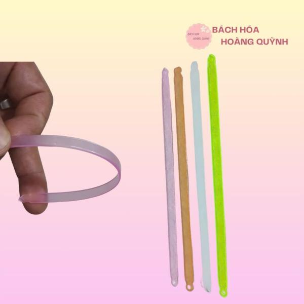 Một bịch que cạo lưỡi bằng mũ hiệu Thiên Long.