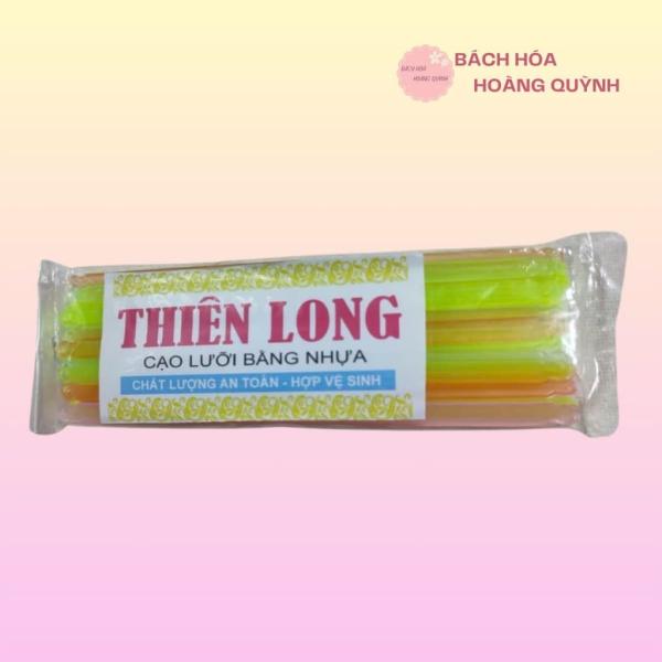 Một bịch que cạo lưỡi bằng mũ hiệu Thiên Long.